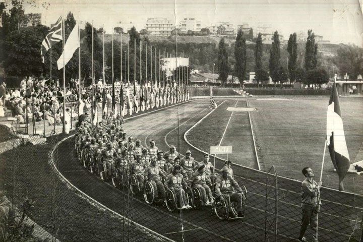 Squadra italiana alla cerimonia di apertura delle Paralimpiadi di Roma del 1960, foto dal web