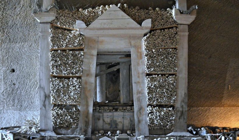 Il cimitero delle Fontanelle: un ponte tra vivi e morti