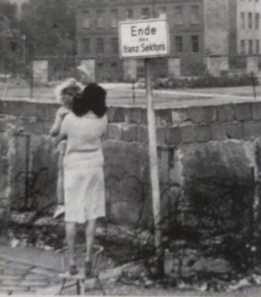 Cosa resta oggi del muro di Berlino? Berlinguer Mauerweg, la pista ciclabile costruita sull'antica separazione, consente di apprendere quello che è stato!