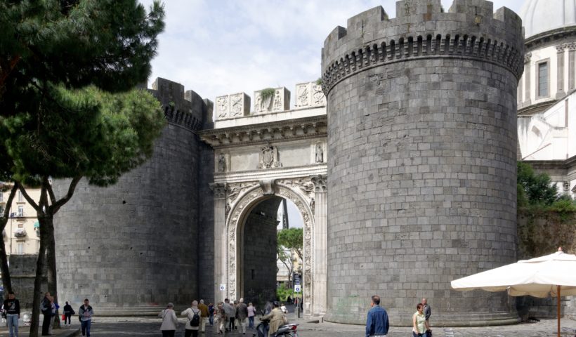 Napoli, Porta Capuana