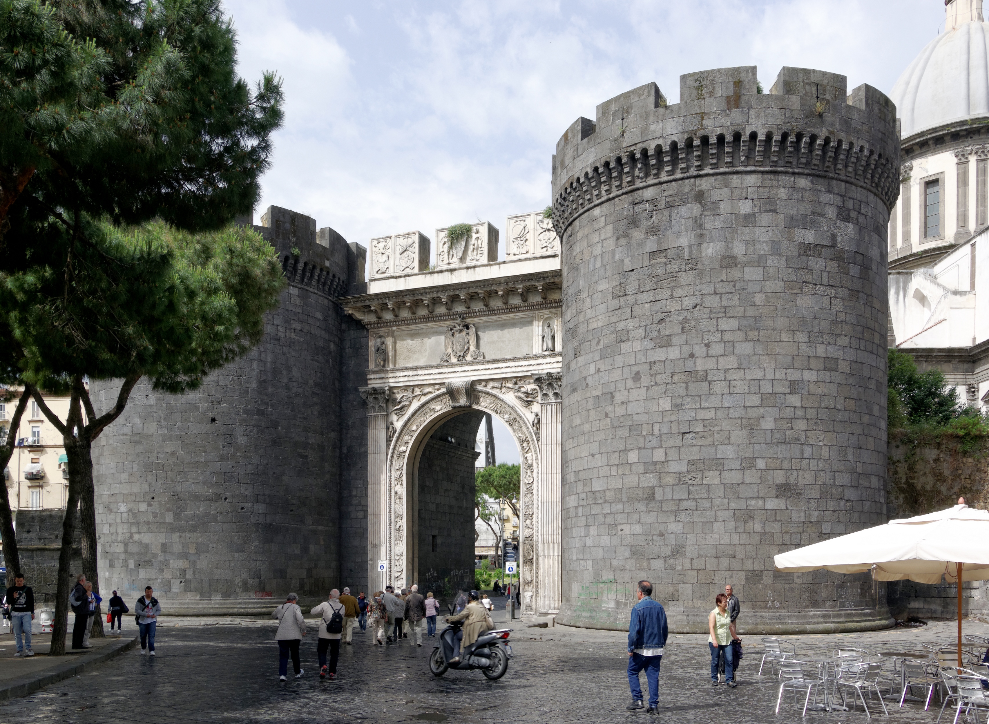 Napoli, Porta Capuana