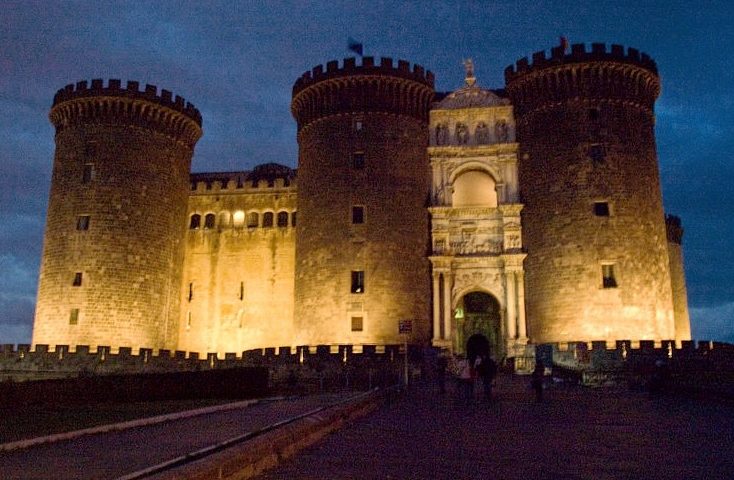 Maschio Angioino, nella mirabile città di Napoli.- (Foto dal web)