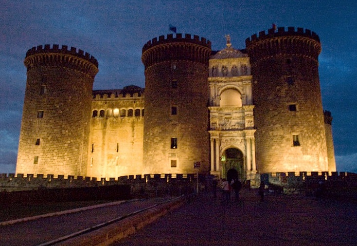 Maschio Angioino, nella mirabile città di Napoli.- (Foto dal web)